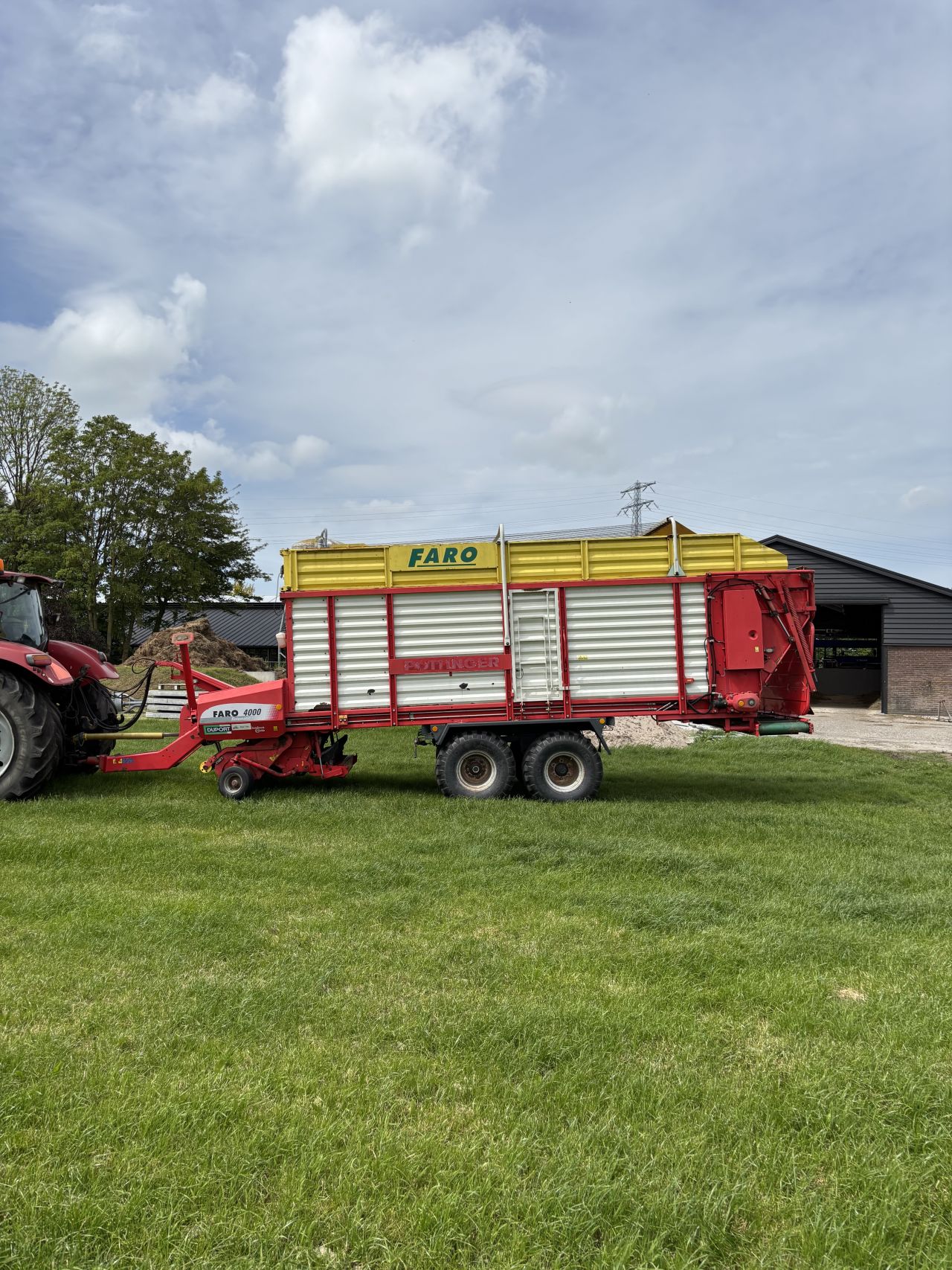 Pottinger Faro 4000D opraap/stalvoerwagen
