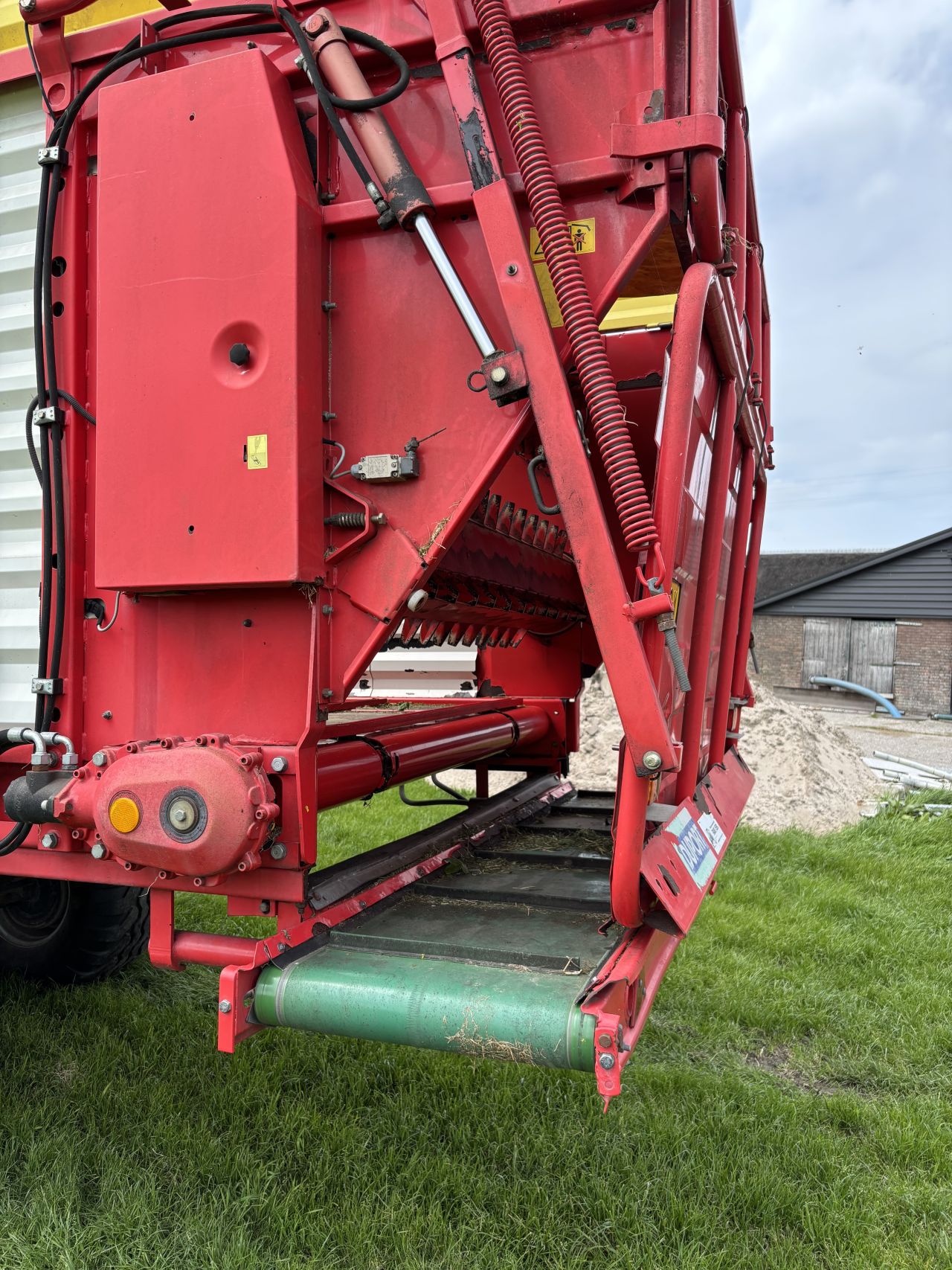 Pottinger Faro 4000D opraap/stalvoerwagen