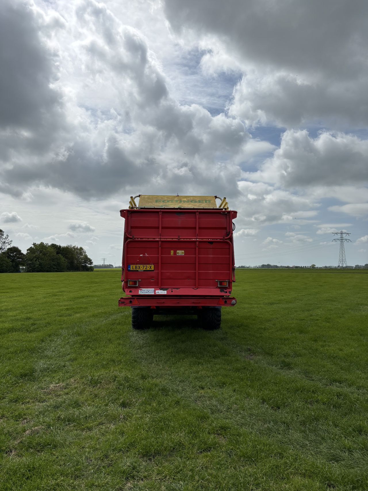 Pottinger Faro 4000D opraap/stalvoerwagen