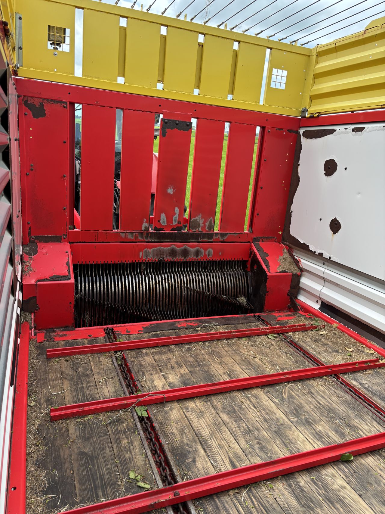 Pottinger Faro 4000D opraap/stalvoerwagen