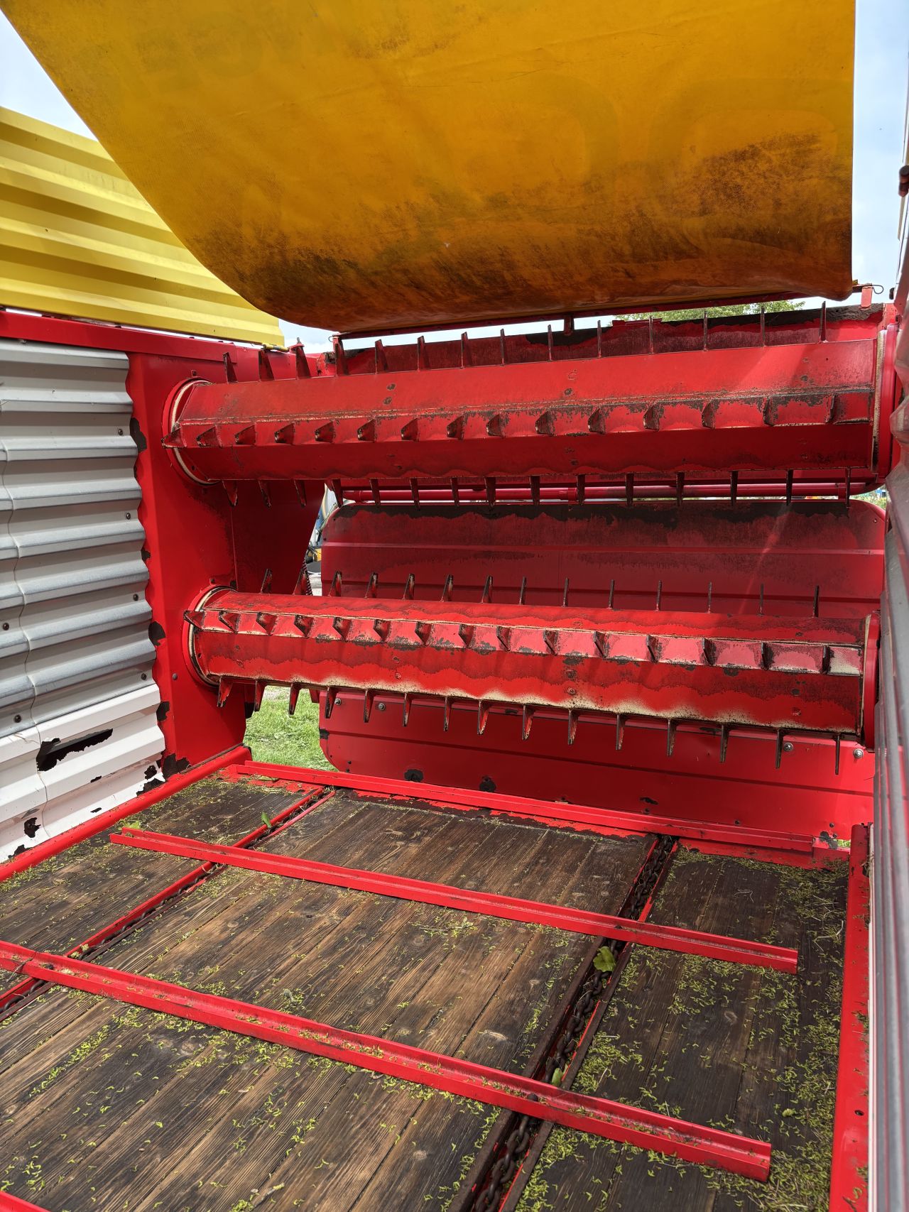 Pottinger Faro 4000D opraap/stalvoerwagen