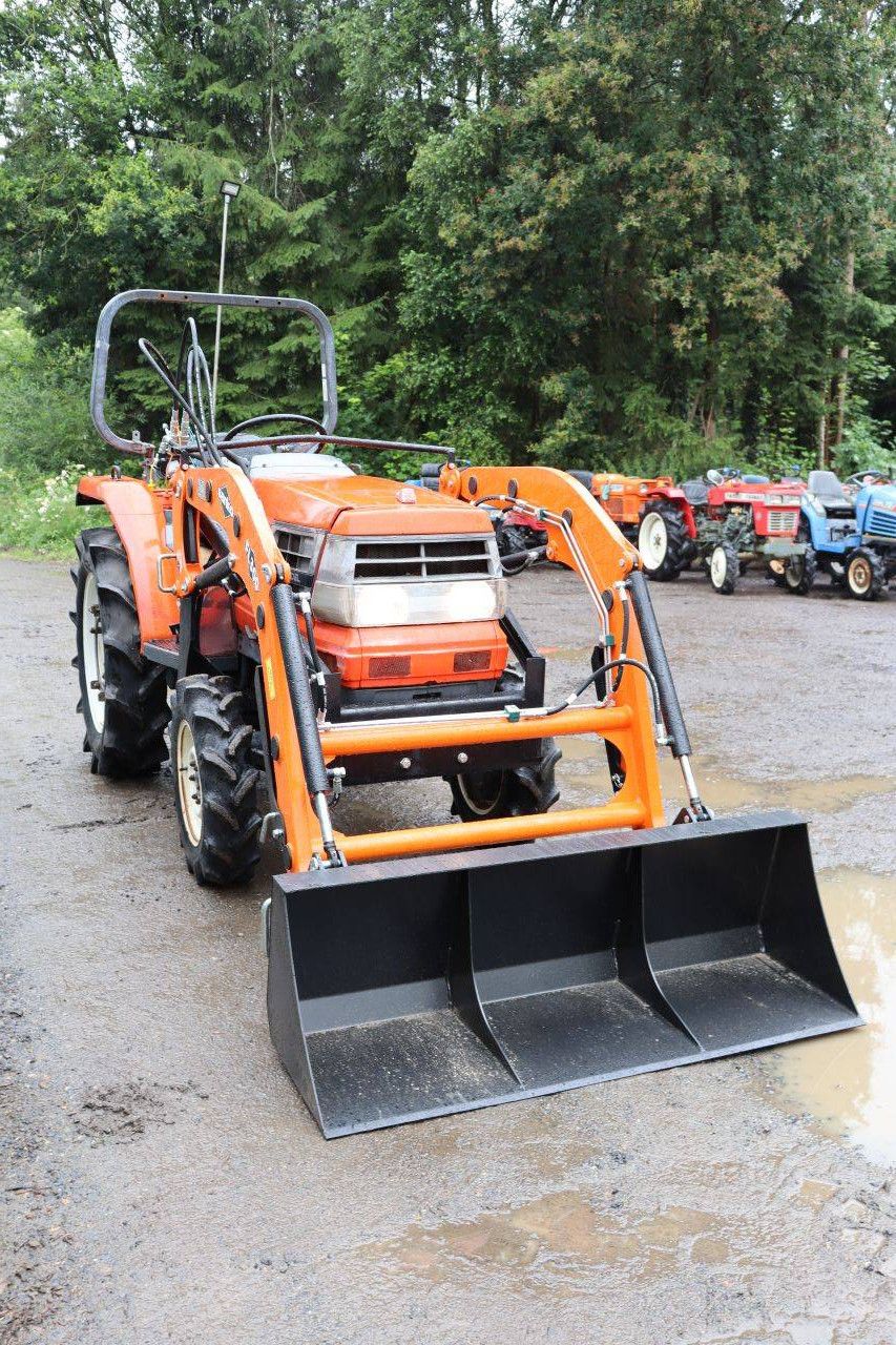 Kubota GL-23 Diesel Mini Tractor 23 hp with front loader