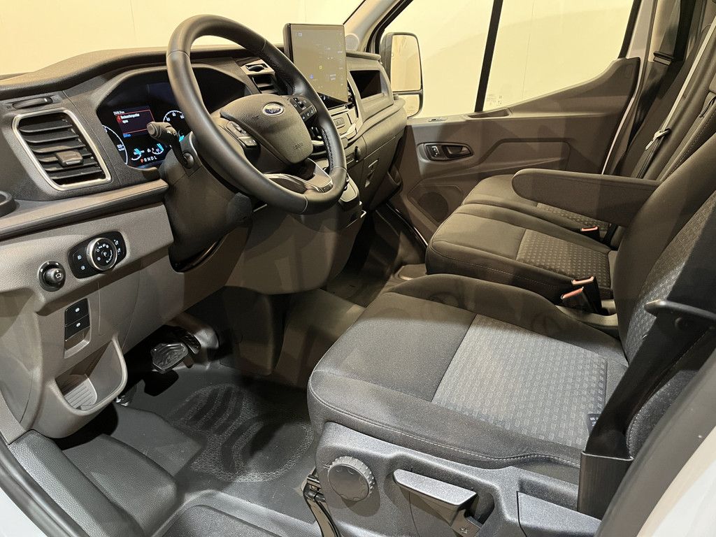 Ford E-Transit 390 (3500 kg) L2H2 Trend 68 kWh / 100% Elektrisch !! / Airco / Cruise Control / CarPlay / Camera / Navigatie / 3-Zits / 2.500 KM !!
