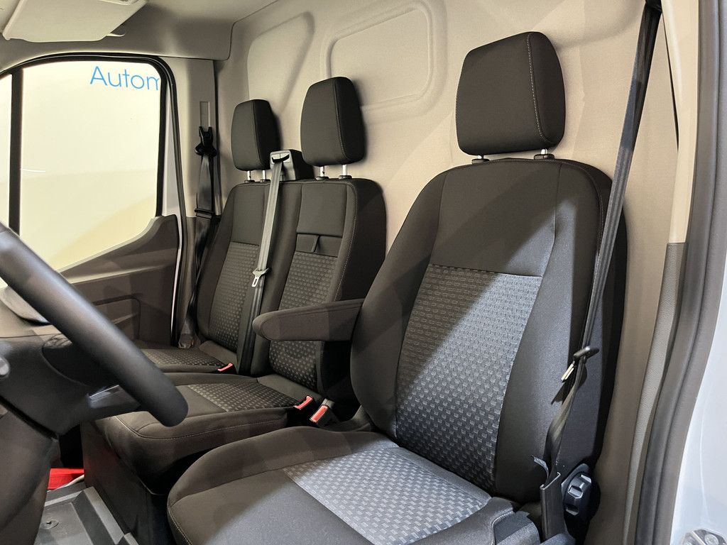 Ford E-Transit 390 (3500 kg) L2H2 Trend 68 kWh / 100% Elektrisch !! / Airco / Cruise Control / CarPlay / Camera / Navigatie / 3-Zits / 2.500 KM !!