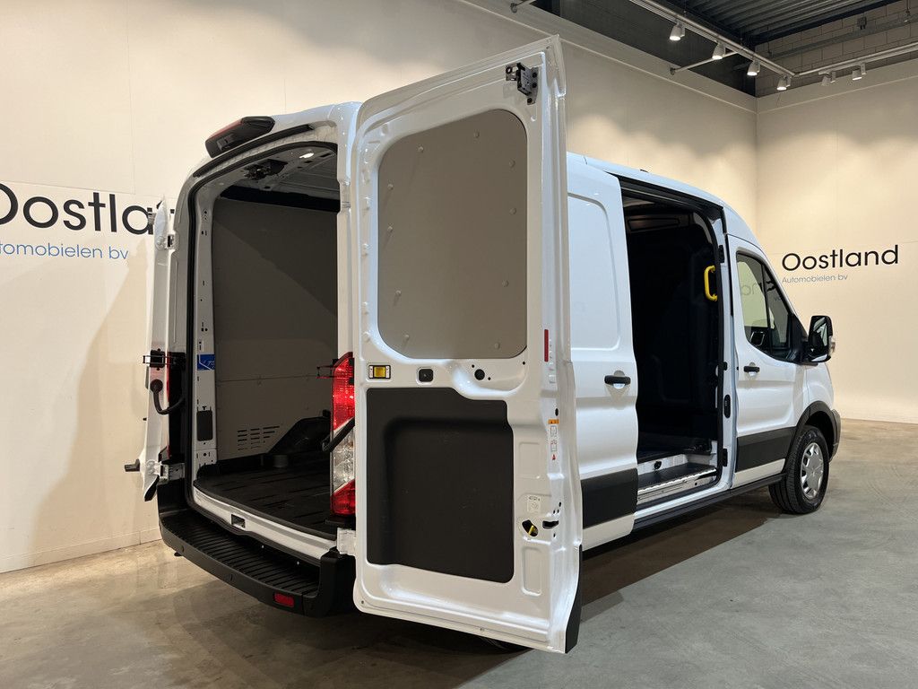 Ford E-Transit 390 (3500 kg) L2H2 Trend 68 kWh / 100% Elektrisch !! / Airco / Cruise Control / CarPlay / Camera / Navigatie / 3-Zits / 4.000 KM !!