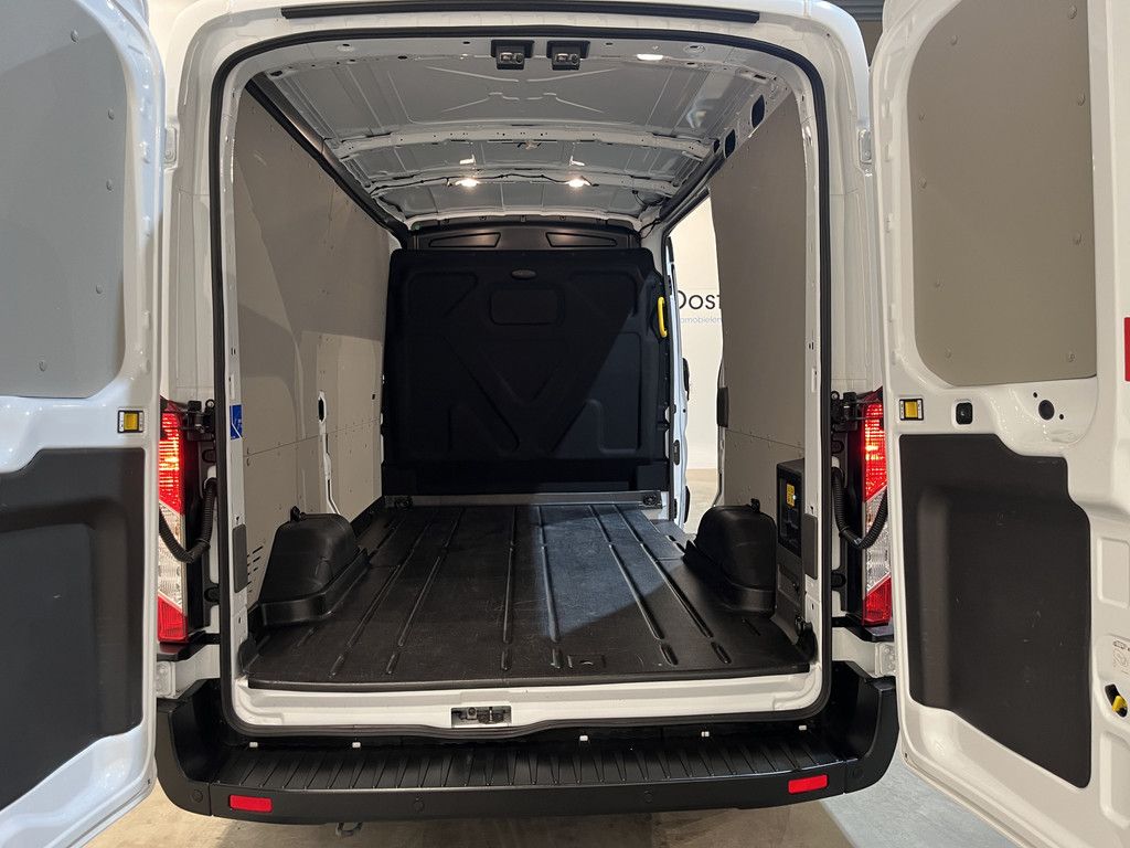 Ford E-Transit 390 (3500 kg) L2H2 Trend 68 kWh / 100% Elektrisch !! / Airco / Cruise Control / CarPlay / Camera / Navigatie / 3-Zits / 4.000 KM !!