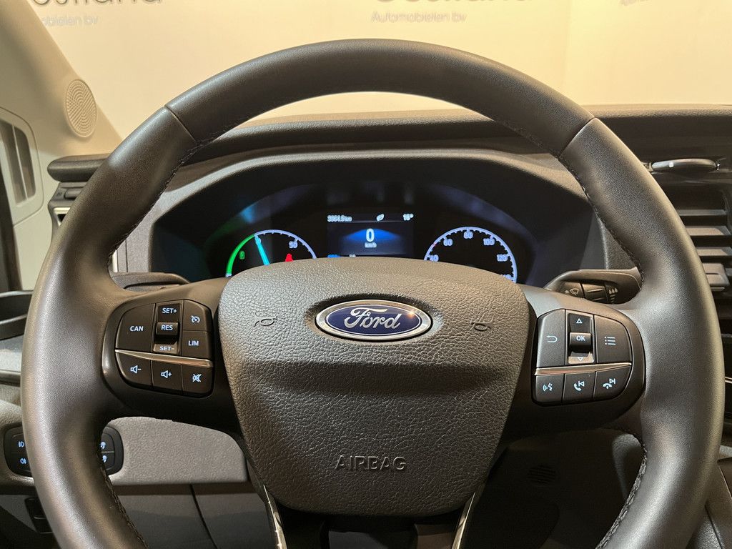 Ford E-Transit 390 (3500 kg) L2H2 Trend 68 kWh / 100% Elektrisch !! / Airco / Cruise Control / CarPlay / Camera / Navigatie / 3-Zits / 4.000 KM !!
