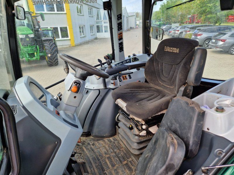 Valtra A104