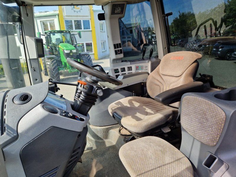 Claas Arion 640