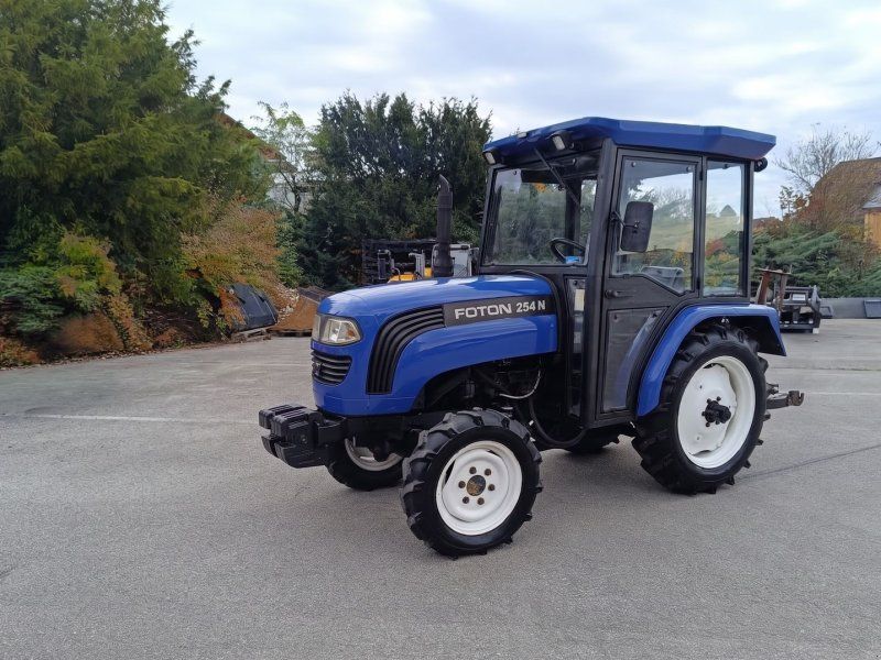 Lovol Foton 254 N mit Fronthydraulik