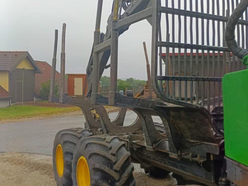 John Deere 810E