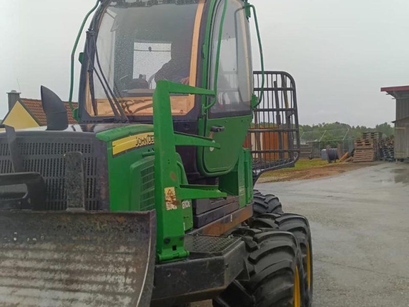 John Deere 810E