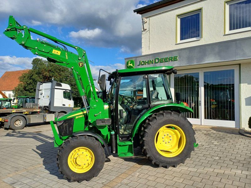 John Deere 5058E