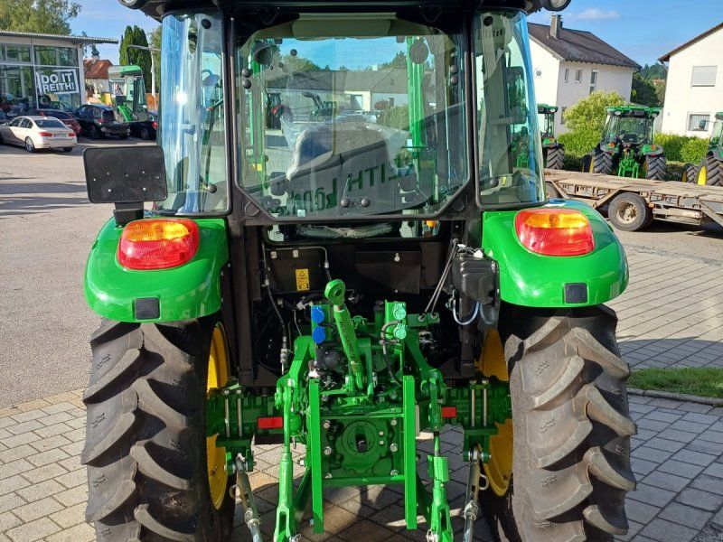 John Deere 5058E