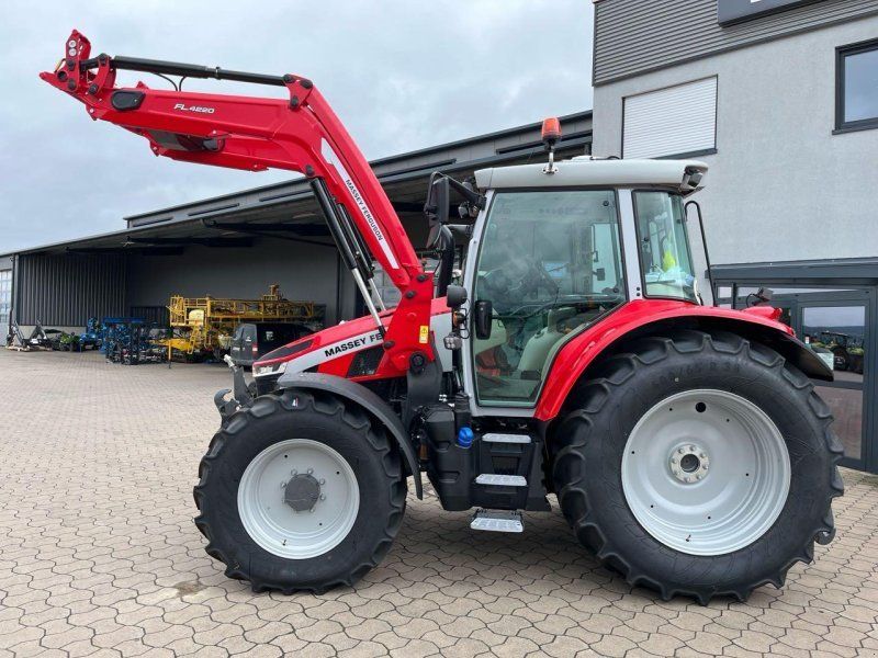 Massey Ferguson 5S.135 Dyna-6 Exclusive