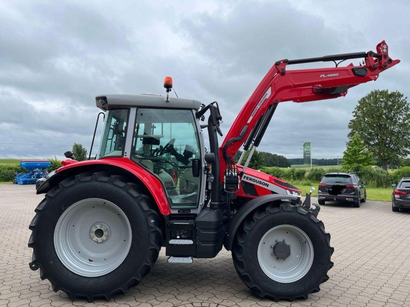 Massey Ferguson 5S.135 Dyna-6 Exclusive