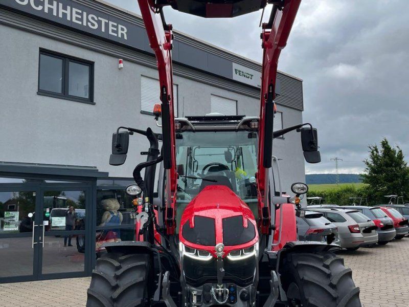 Massey Ferguson 5S.135 Dyna-6 Exclusive