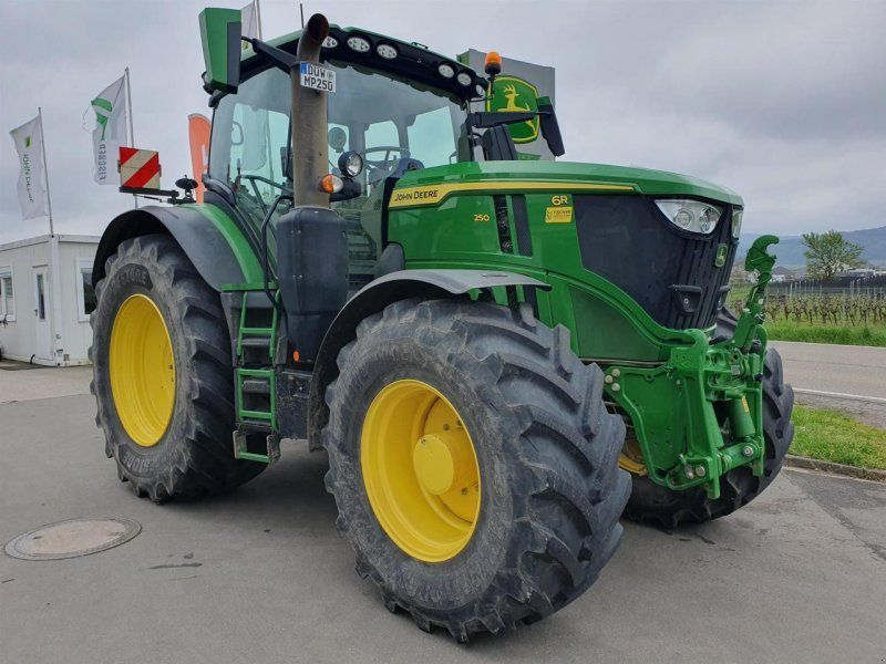 John Deere 6R 250