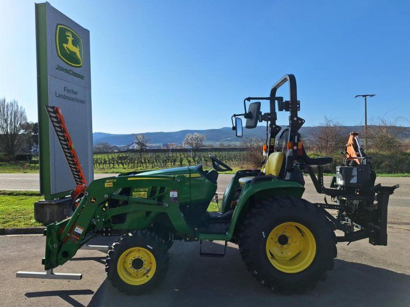 John Deere 3038E