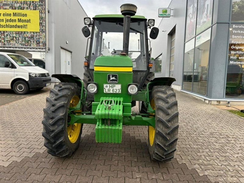 John Deere 2850