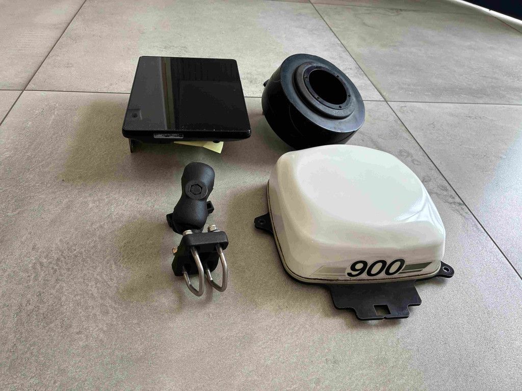New Holland Divers XCN1050 + NAV900 + EZ pilot