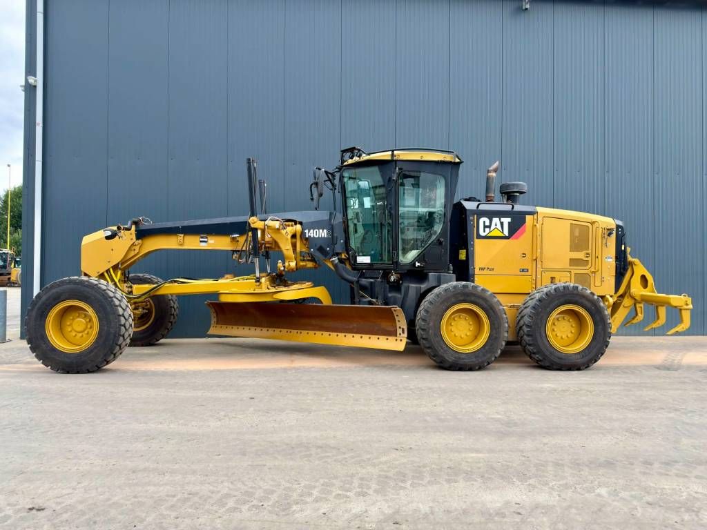 CAT 140M2