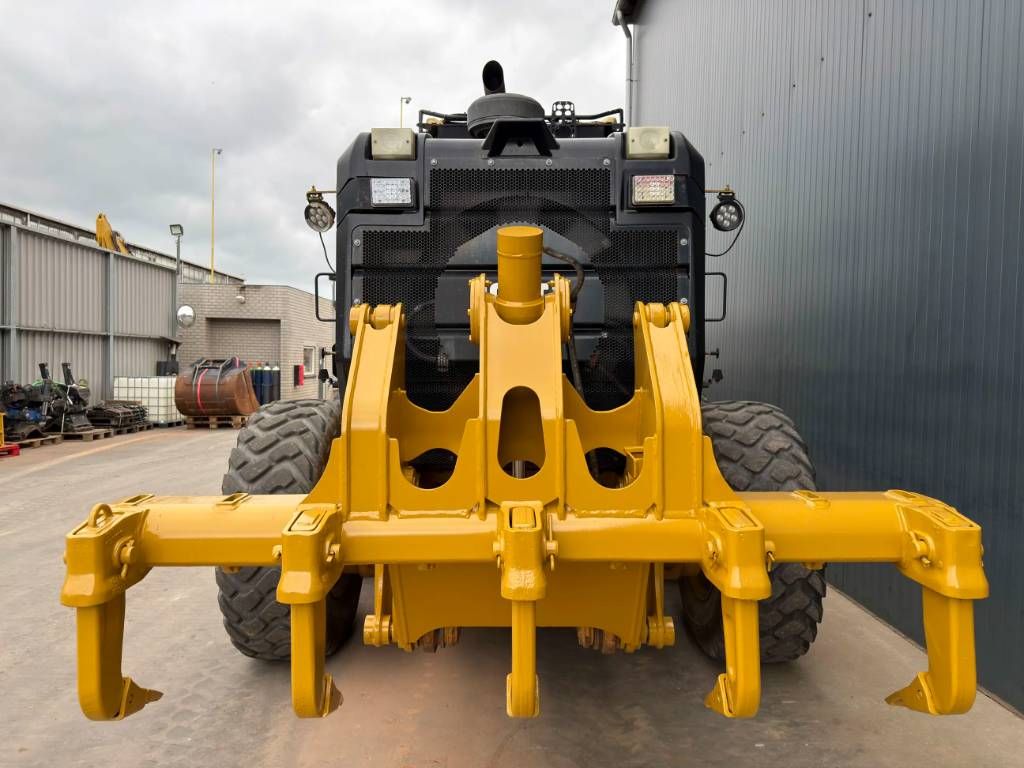CAT 140M2