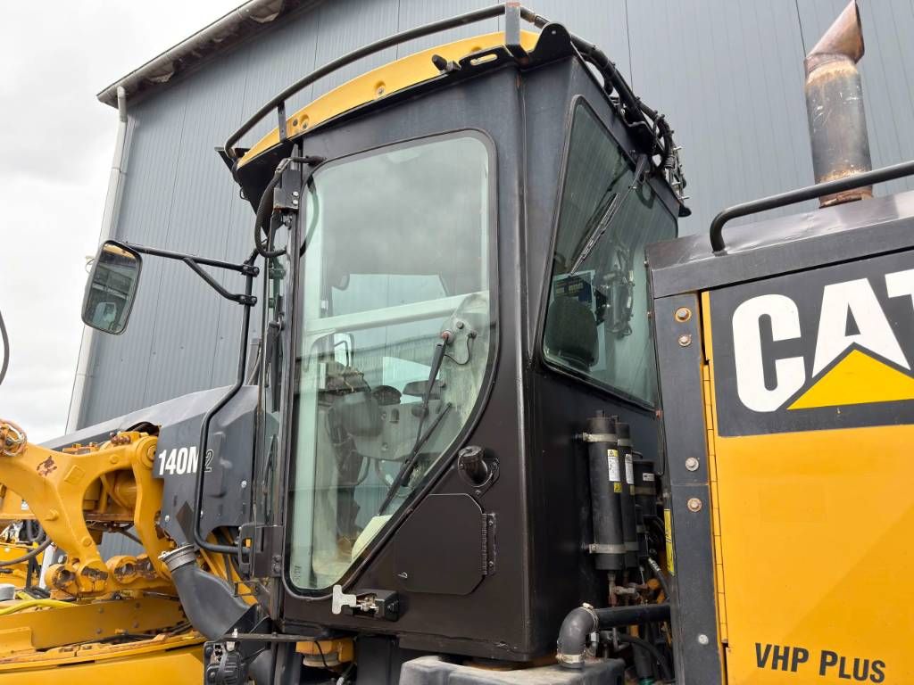 CAT 140M2