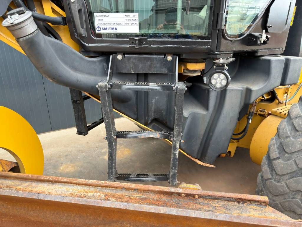 CAT 140M2