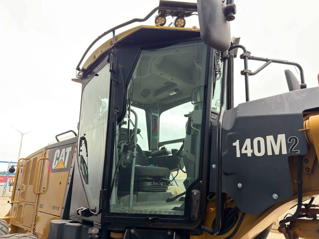 CAT 140M2