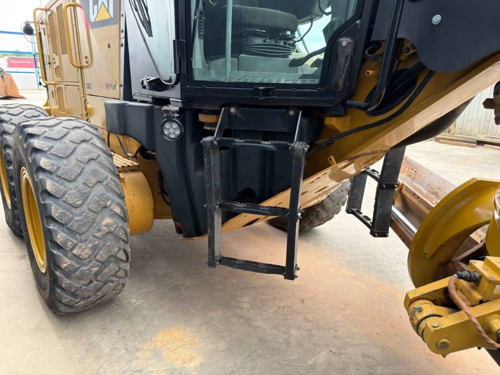 CAT 140M2