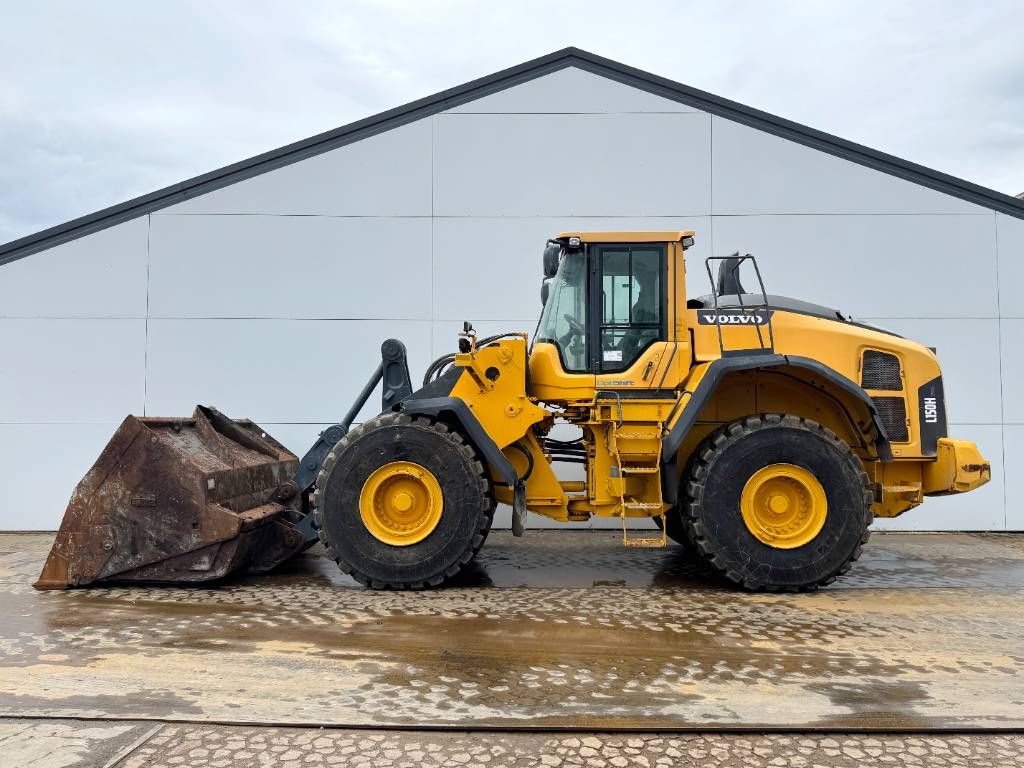 Volvo L150H - High-tip Bucket / Backup Camera