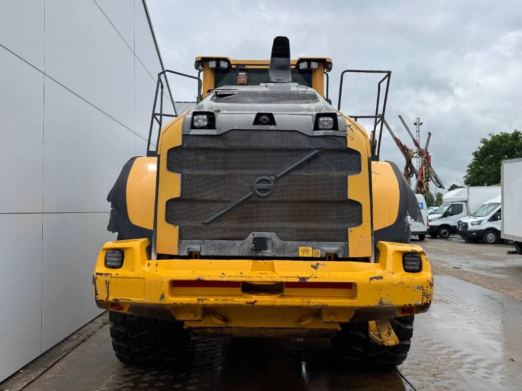 Volvo L150H - High-tip Bucket / Backup Camera