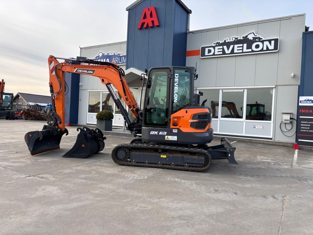 Develon DX63-7