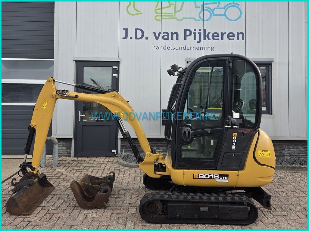 JCB 8018 2627uur+ 3 bakken+hydraulische snelwissel