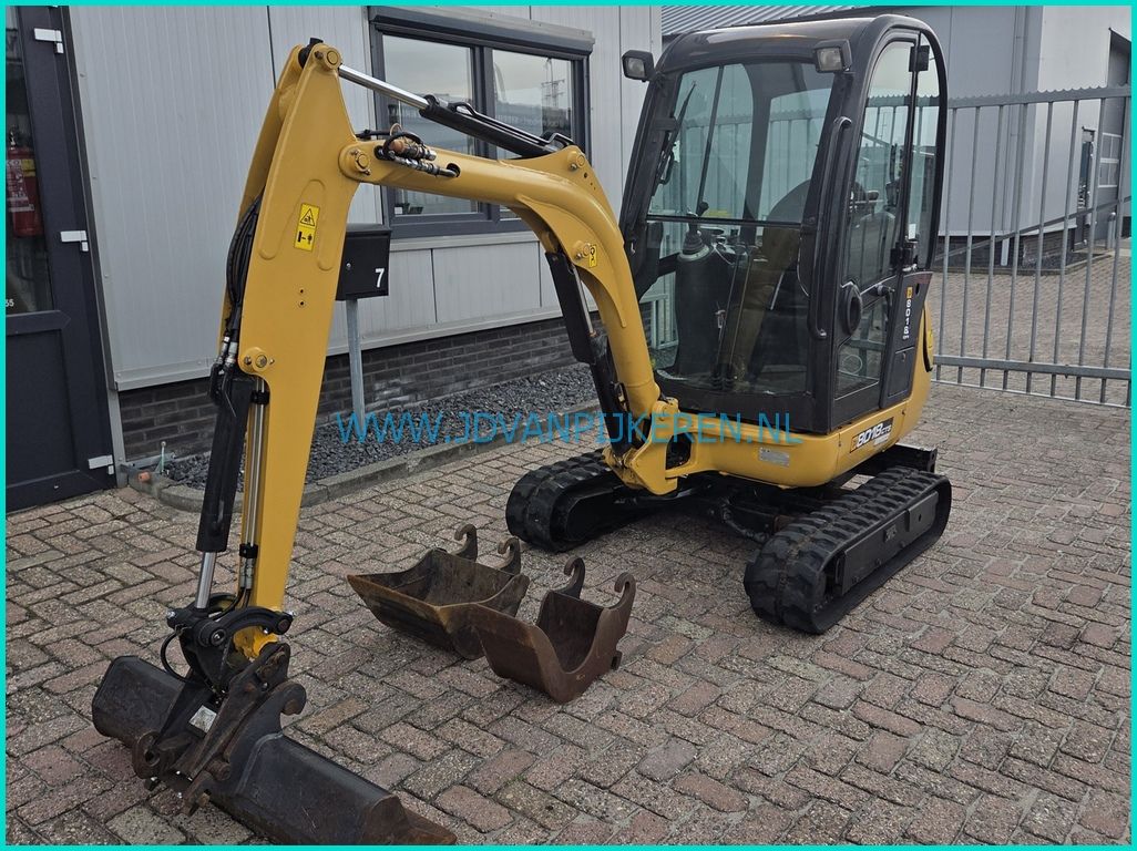 JCB 8018 2627uur+ 3 bakken+hydraulische snelwissel