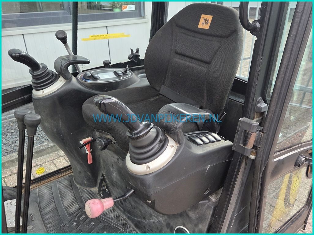 JCB 8018 2627uur+ 3 bakken+hydraulische snelwissel