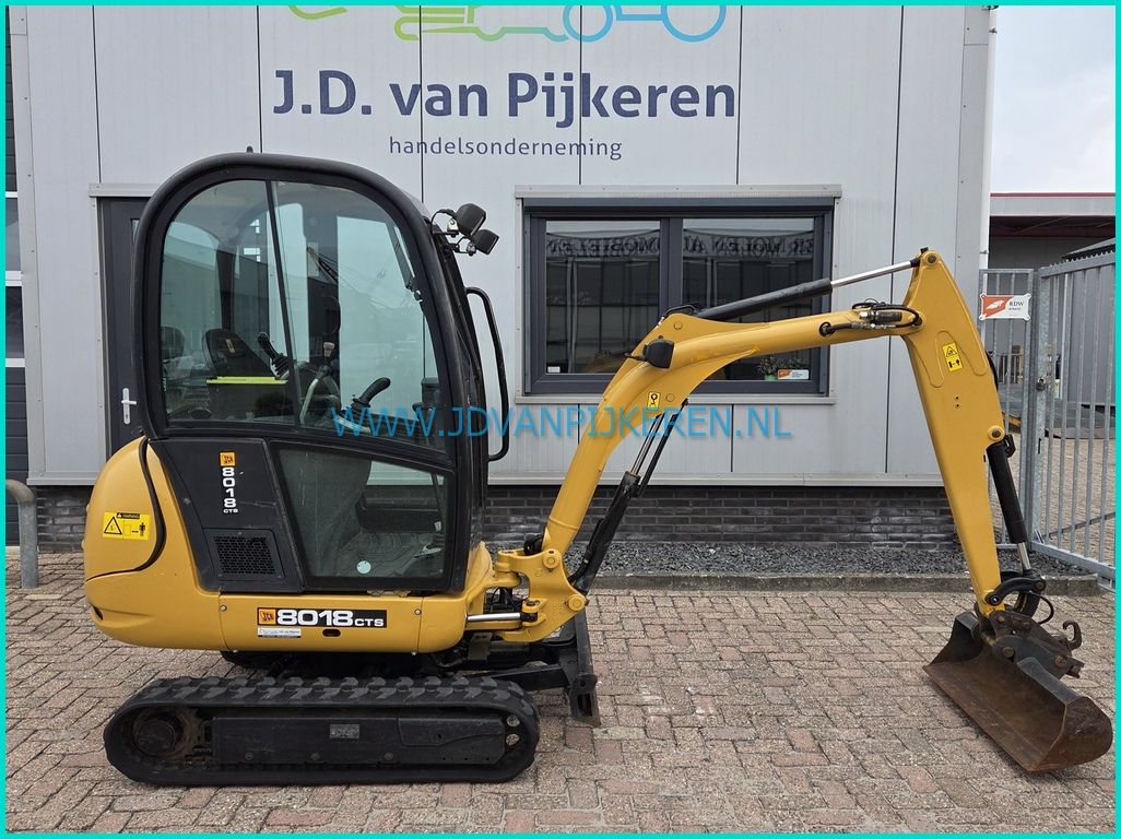 JCB 8018 2627uur+ 3 bakken+hydraulische snelwissel