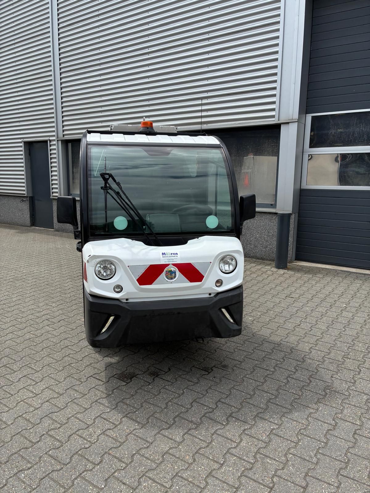 GOUPIL G4 elektrische wagen met afval container