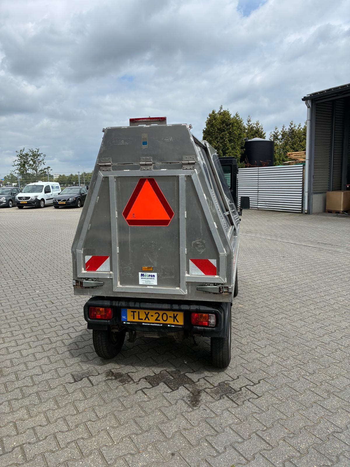 GOUPIL G4 elektrische wagen met afval container