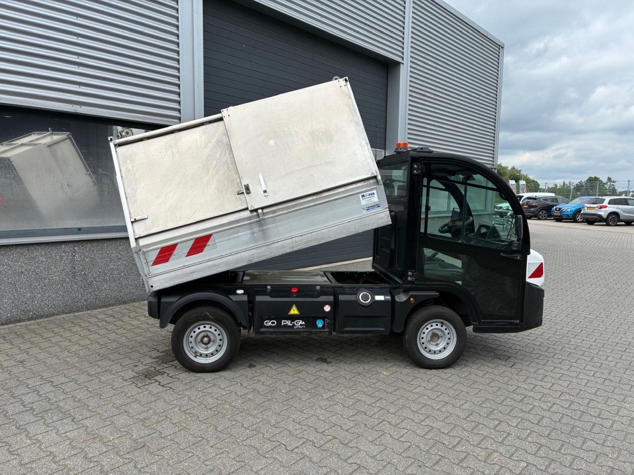 GOUPIL G4 elektrische wagen met afval container