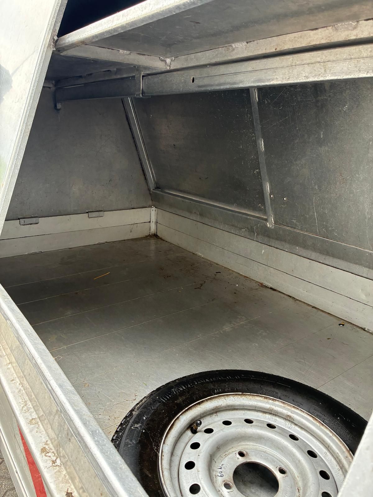 GOUPIL G4 elektrische wagen met afval container