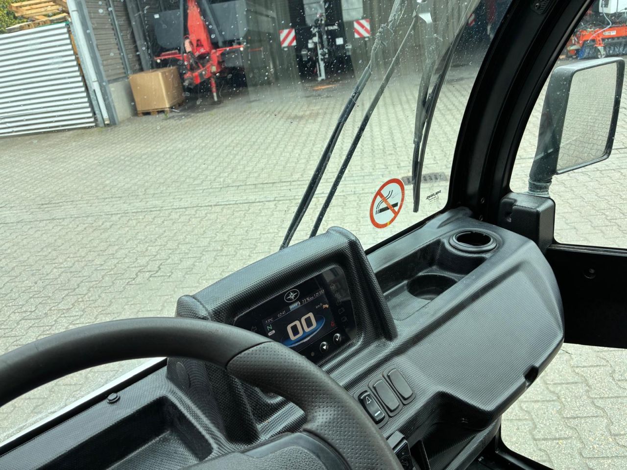 GOUPIL G4 elektrische wagen met afval container
