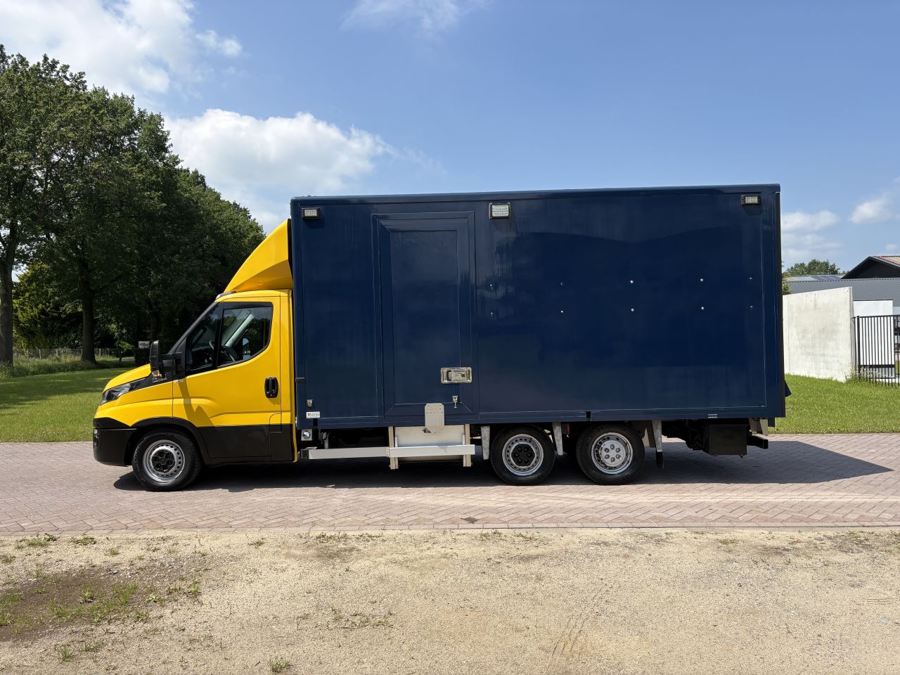 Be trekker 7 ton Iveco Daily 35S18 Clixtar met laadklep 750 kg