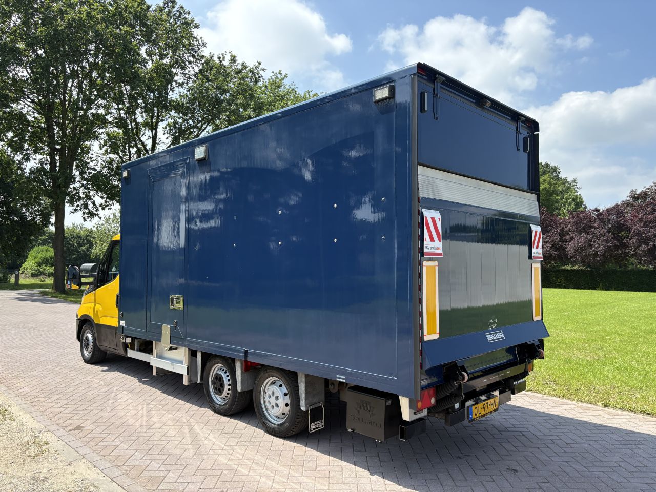 Be trekker 7 ton Iveco Daily 35S18 Clixtar met laadklep 750 kg