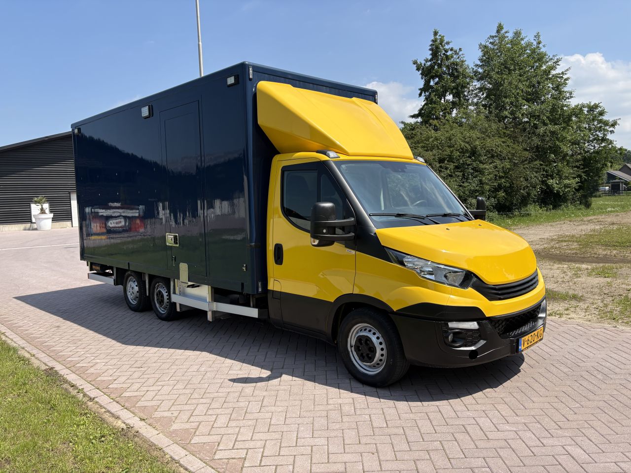 Be trekker 7 ton Iveco Daily 35S18 Clixtar met laadklep 750 kg