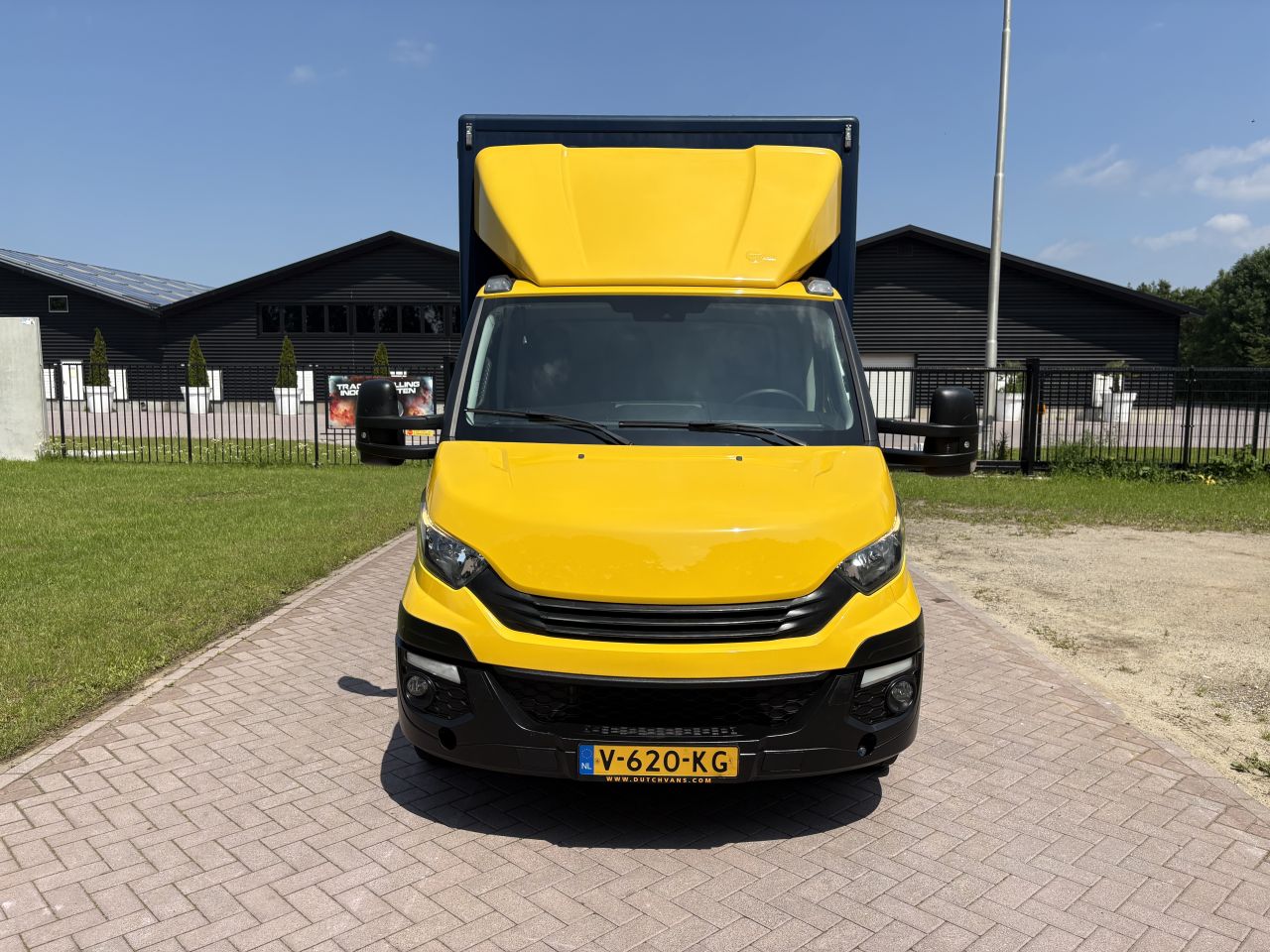 Be trekker 7 ton Iveco Daily 35S18 Clixtar met laadklep 750 kg