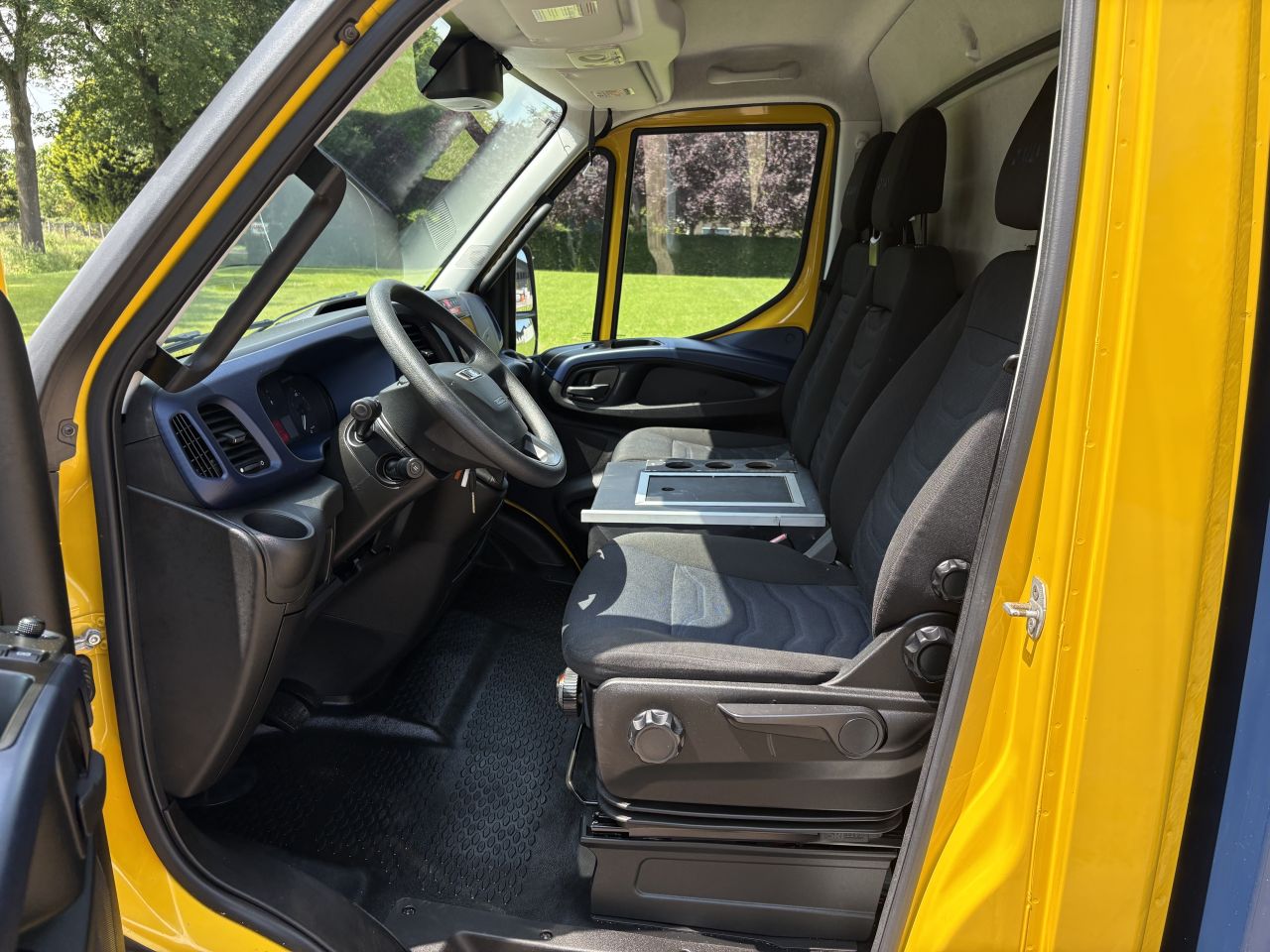 Be trekker 7 ton Iveco Daily 35S18 Clixtar met laadklep 750 kg
