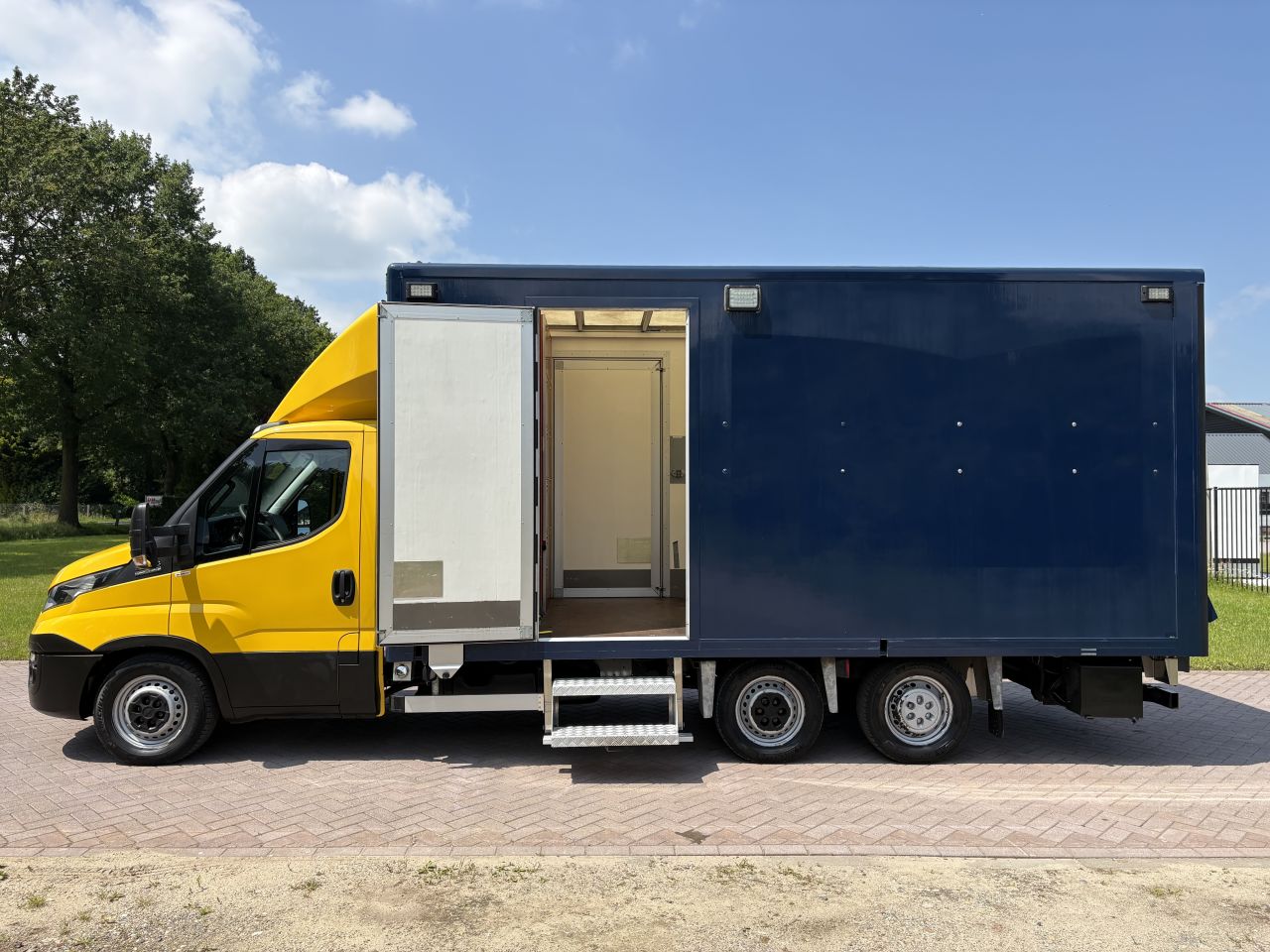 Be trekker 7 ton Iveco Daily 35S18 Clixtar met laadklep 750 kg