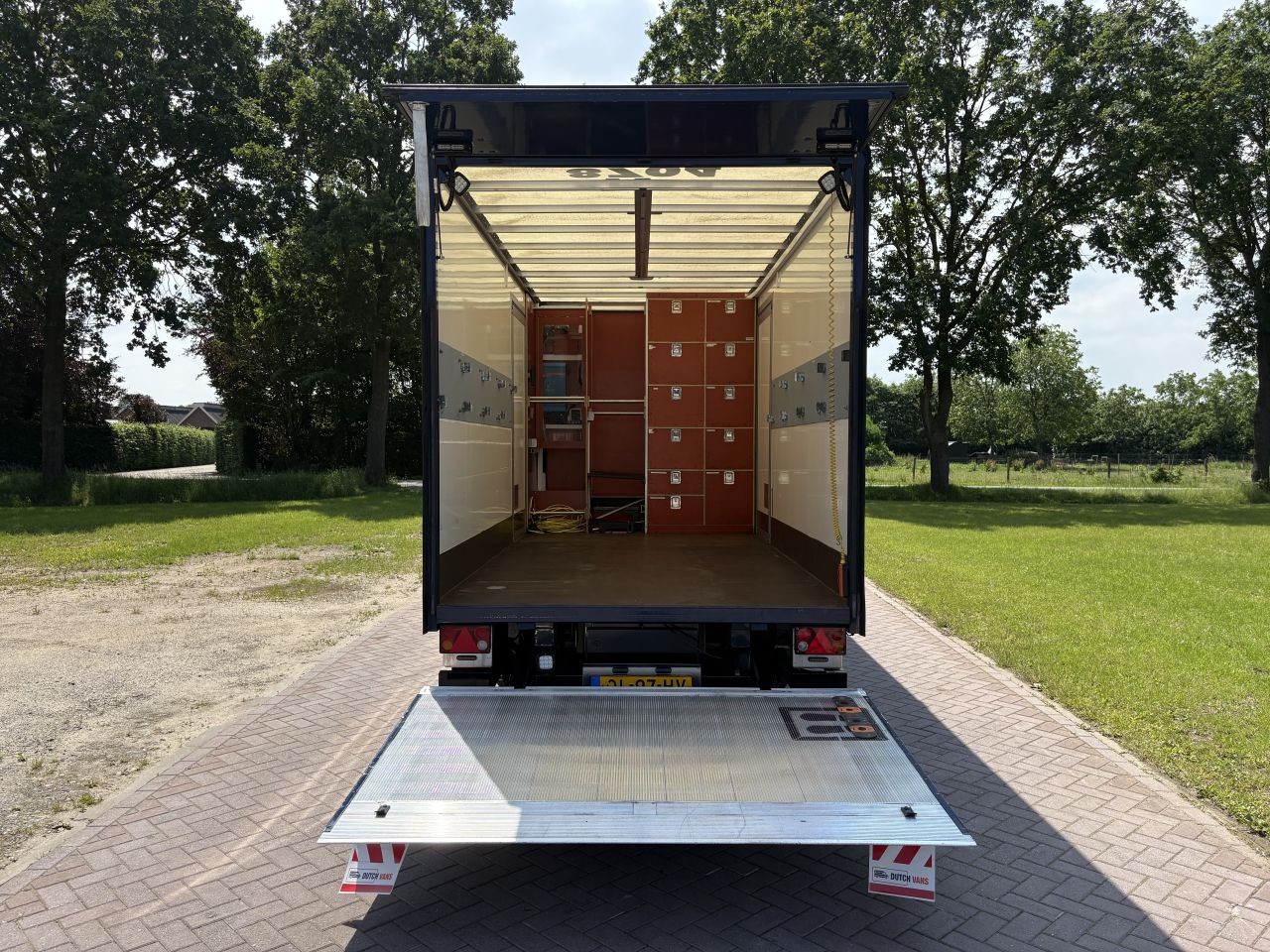 Be trekker 7 ton Iveco Daily 35S18 Clixtar met laadklep 750 kg